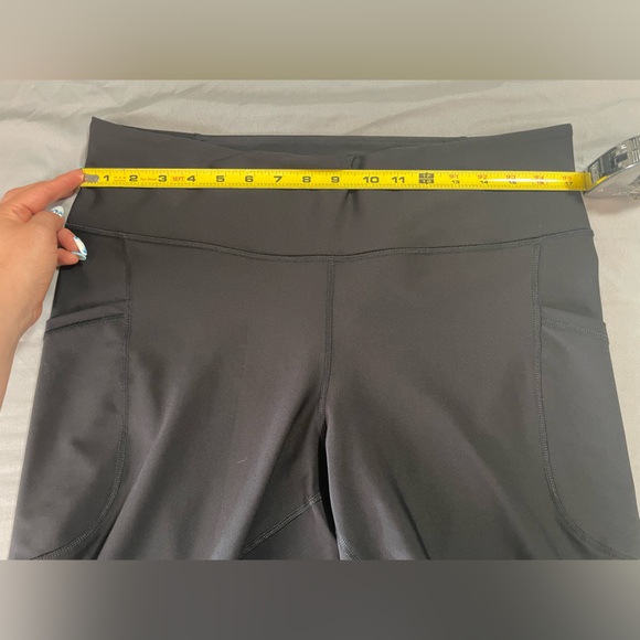 Old Navy Black Active Crop Leggings Sleek Fit, High-Rise,Go Dry , size XL - Picture 3 of 8